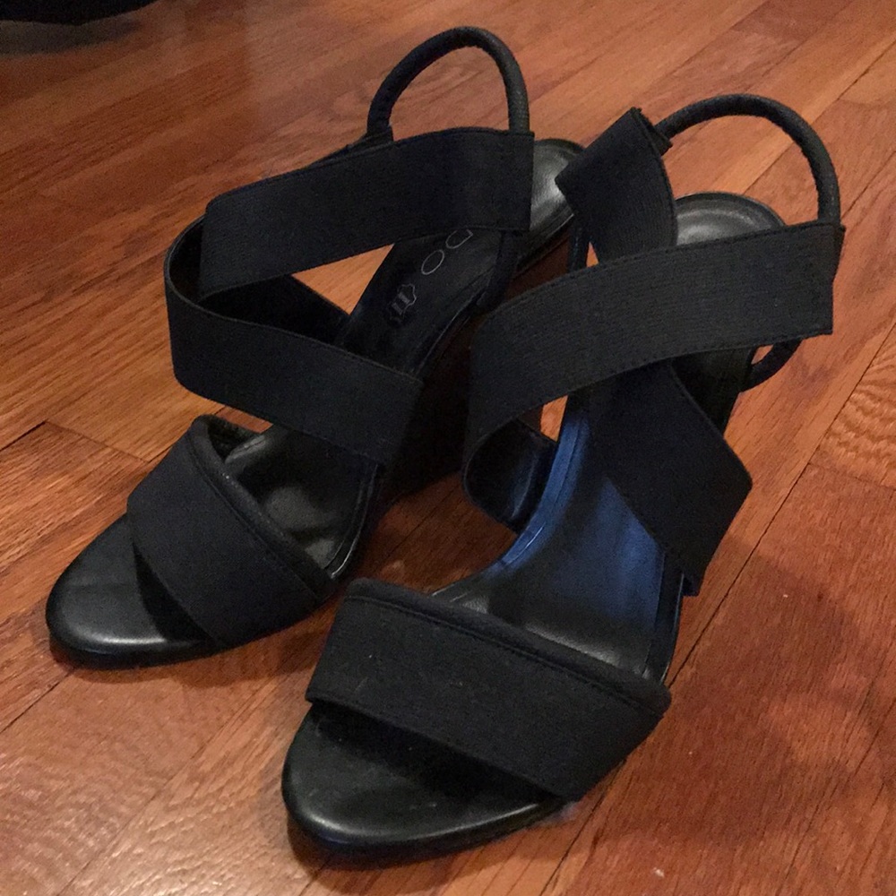 Aldo stretchy black wedges